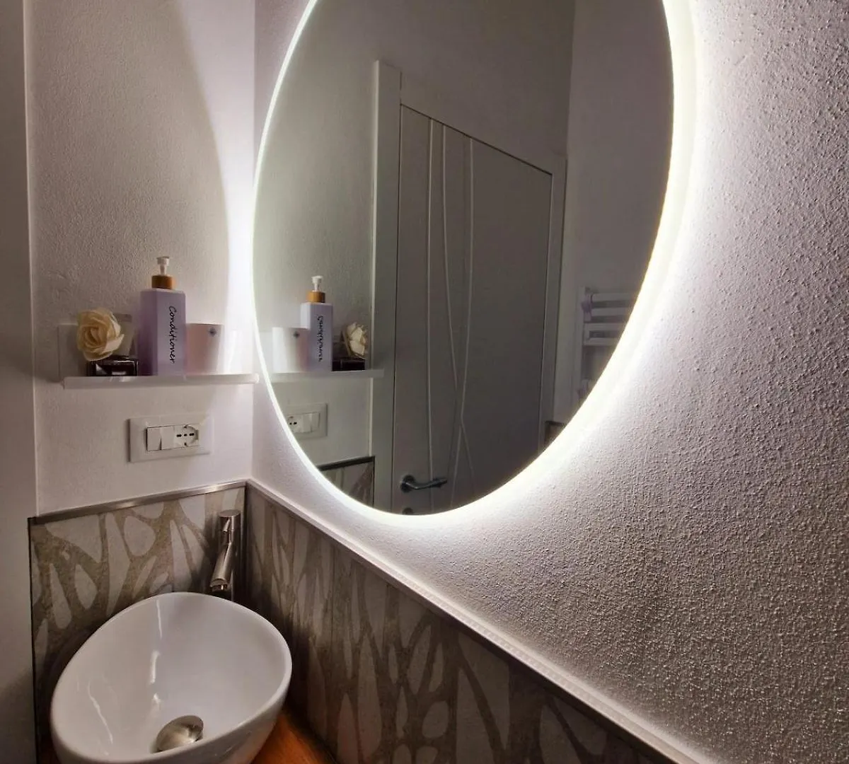 Bed & Breakfast L'Incanto Intero Appartamento Pisa 0*,  Italy
